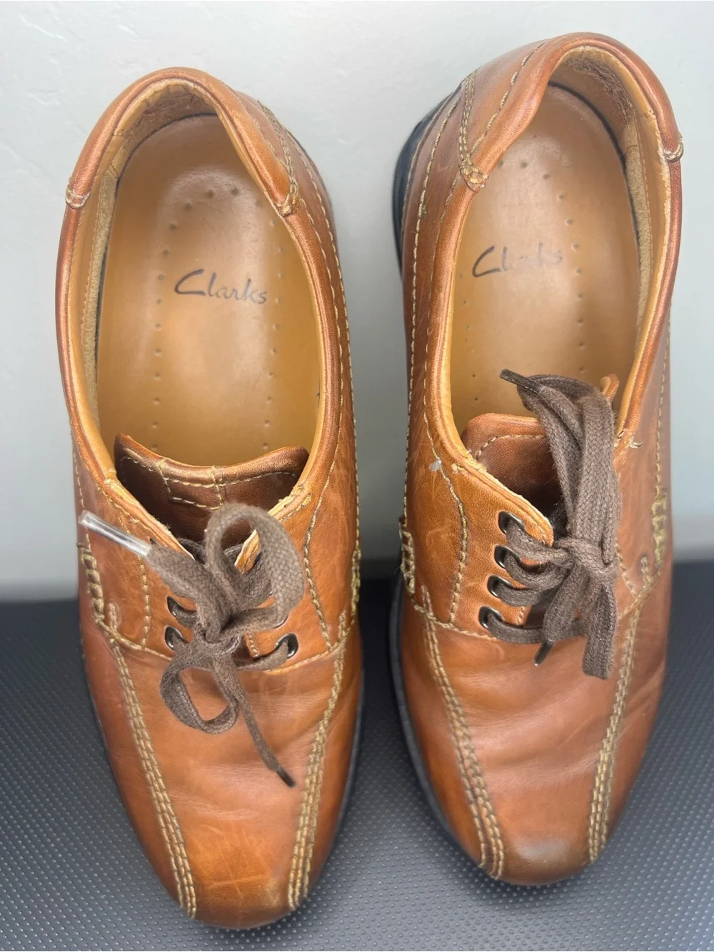 Clarks Men’s Tan Brown Leather Lace-Up Oxfords